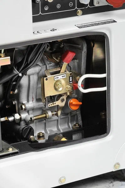 Дизельный генератор Hyundai DHY 8000SE - 4